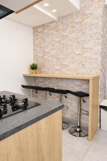 Minimalist Studio near Old Town & Metro - 4