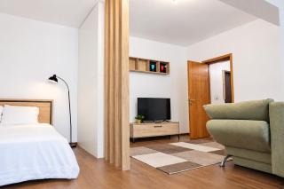 Minimalist Studio near Old Town & Metro - 1