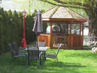 Overlander Motel - 1