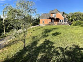 Luxury 6 BED 5 BATH Mountain Cabin HOT TUB Theater Sleeps 20 IDEAL LOCATION Fireplace KING SUITES Fire Pit GAME ROOM - 4