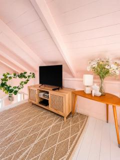 Pink vineyard loft cottage, McLaren Vale - 8
