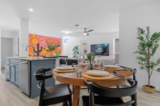 Sleeps 8 Modern 3BR Leander Coffee Bar & Yard - 8