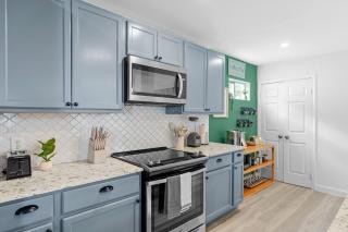 Sleeps 8 Modern 3BR Leander Coffee Bar & Yard - 3