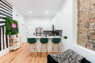Bold 3BR West Town Sleeps 8 - Patio & Free Parking - 5