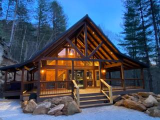 High Standards, RRG private cabin, Hot Tub, Wifi - 9