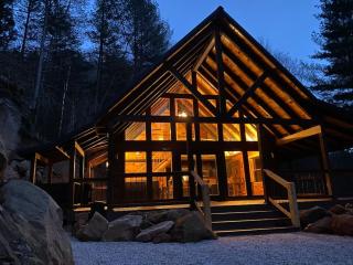 High Standards, RRG private cabin, Hot Tub, Wifi - 4