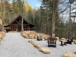High Standards, RRG private cabin, Hot Tub, Wifi - 2