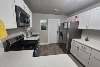 Charming 4br Bundle Near Downtown & Airport - 9