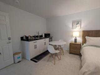 Cozy Private Suite 10 Min to 401 With Free Parking - 2