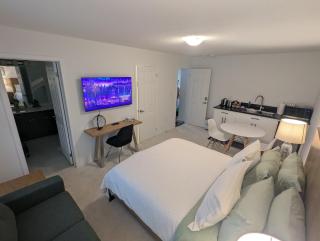 Cozy Private Suite 10 Min to 401 With Free Parking - 1