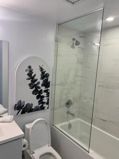 Luxury 2 bedroom Condo Apartment - 6