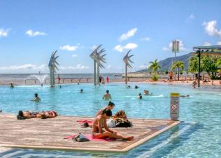 Poolside Holiday Apartment - Ocean View Rooftop - 2