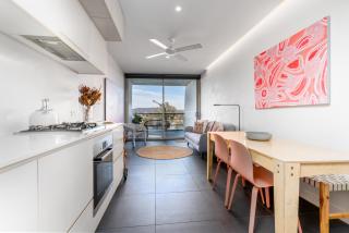 Elegant Inner City Life Apt in Nishi Building - 3