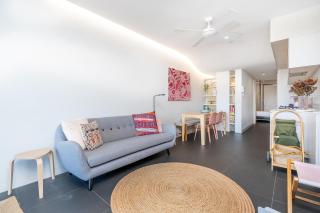 Elegant Inner City Life Apt in Nishi Building - 5