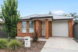 Cozy Family Retreat Near CBD & Adelaide Airport Listing - 6