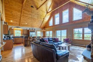 Chalet with Unbeatable Views, Hot tub, Game Room! - 8