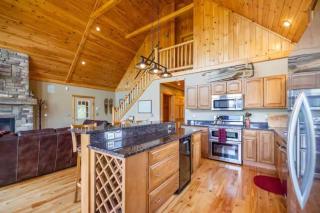 Chalet with Unbeatable Views, Hot tub, Game Room! - 5