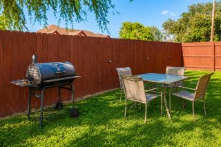 Spacious Backyard: San Juan Home Near Border! - 0