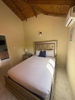 Luxurious 5-Bedroom House with Private Pool in Cabrera - 1