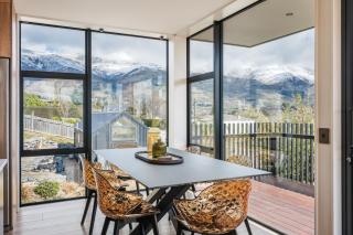 Stunning Alpine Views, Easy Walking, 3 Bathrooms - 0