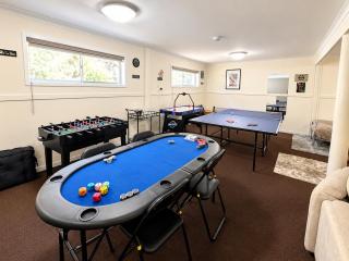 Carlenes Getaway Lake Views, Beach & Games Hub - 6