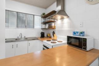 Bright 2-Bed Apartment Near Cairns Esplanade - 2