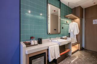 Holiday Inn Express Chongqing Nanbin Road by IHG - 1