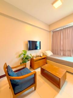 Studio Room with Seaview in Mactan Newtown - 4