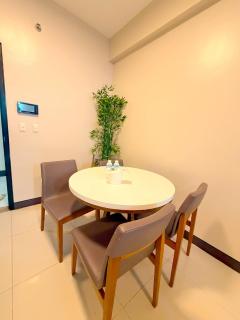 Studio Room with Seaview in Mactan Newtown - 2