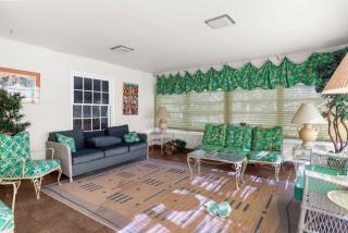 Private Fenced Yard• King Bed • Grill• Fireplace - 0