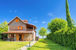 Pool House Green View /w Jacuzzi & Garden - Happy Rentals - 8