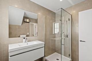 Central Stay, a 5 Min Walk to Te Pae and FREE Parking - 1