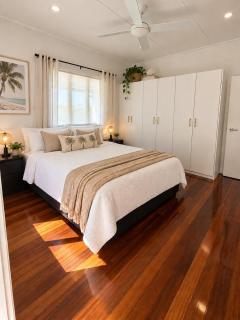 Hillside Vista| West End Retreat w/Panoramic Views - 5