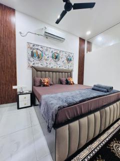 TriVibe Studio Inn - 8