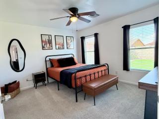 Pet Friendly Modern Oasis with BBQ and Cornhole Near Golf & Pickleball - 1