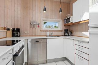 Lovely Holiday Home With Hot Tub In Skaven Strand - 4