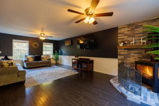Mohawk-Kudil in Poconos ! Private Pool-Hot Tub-Lake Access-Game Room - 2