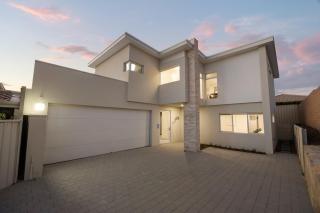 Coastal Luxury in Ocean Reef with Sunset Views - 9