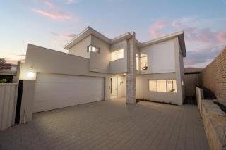 Coastal Luxury in Ocean Reef with Sunset Views - 4