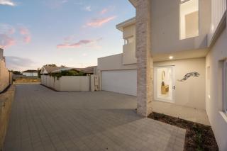 Coastal Luxury in Ocean Reef with Sunset Views - 3