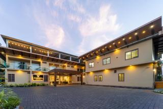 Treebo Grand Vistara Airport Suites - 500 m from Cochin Airport with One-Way Airport Transit - 9