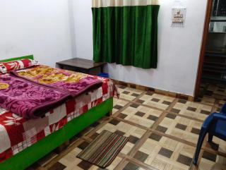 R K Hotel & HELY ROOMS - 1