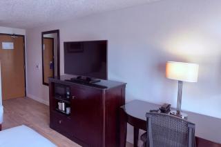 Howard Johnson by Wyndham Albert Lea - 7