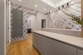 Moody Velvet Art Loft, Steps from Great Synagogue! - 3