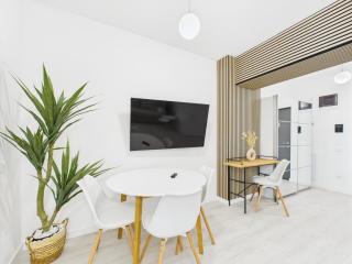 CMS Smart Residence Luxury Studios - Private Parking - 1