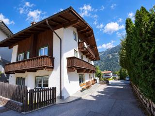 Chalet in Fügen near Spieljochbahn - 4
