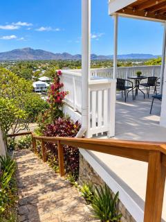 Hillside Vista| West End Retreat w/Panoramic Views - 5