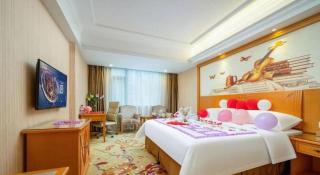 Vienna Hotel Shenzhen Bao'an Airport Taoyuanju Pingluanshan Metro Station - 2
