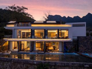 Yunding Watching the Sunrise, Admiring the Cloud Sea and Fantastic Peaks • Resort Manor - 0