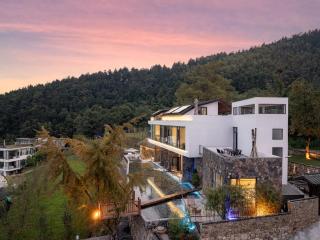 Yunding Watching the Sunrise, Admiring the Cloud Sea and Fantastic Peaks • Resort Manor - 7